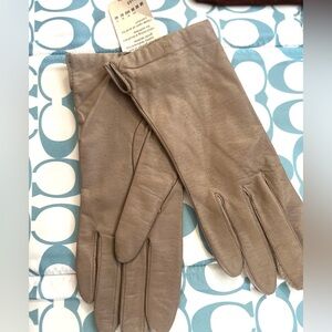 Nwt vintage Elegant Taupe Leather Gloves Large